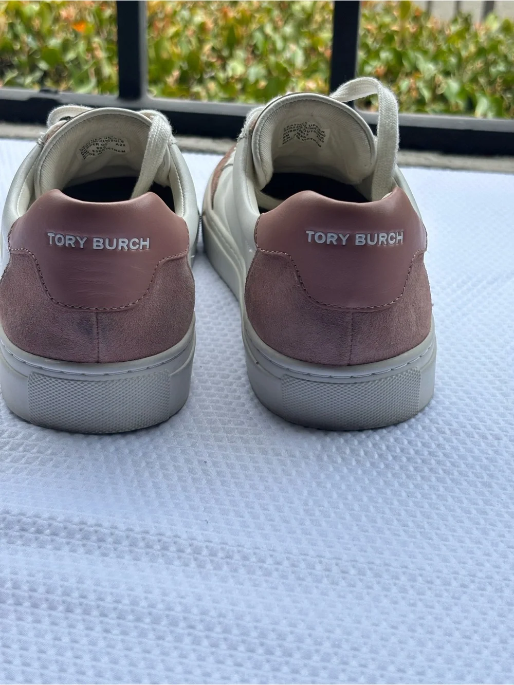 Tory Burch White and Blush Low-Top Logo Sneakers